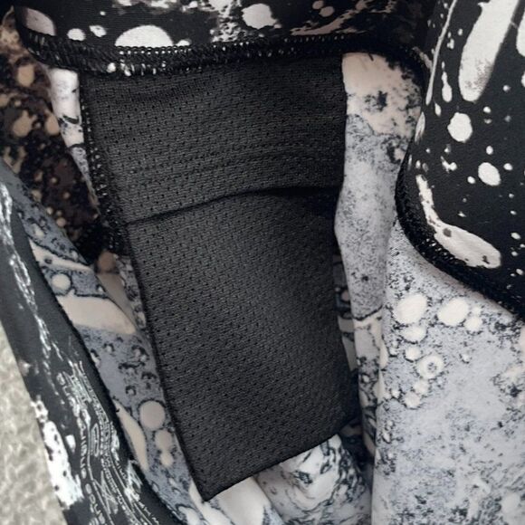 HPE Black Graffiti Workout Leggings Size XS - Picture 14 of 14